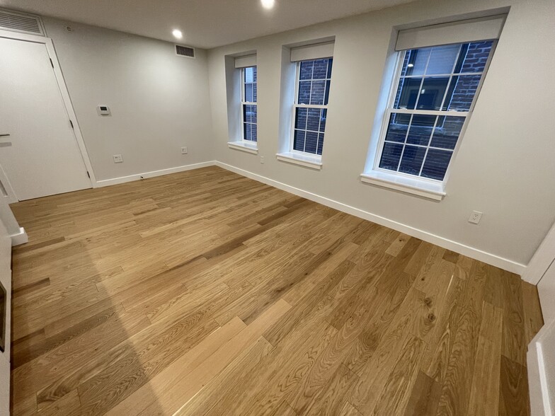 Building Photo - 16 Fleet St