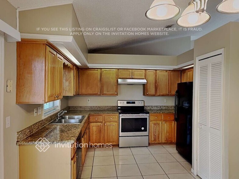 Building Photo - 339 Medina Ct