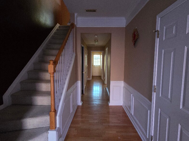 Building Photo - 503 Sutter Gate Ln