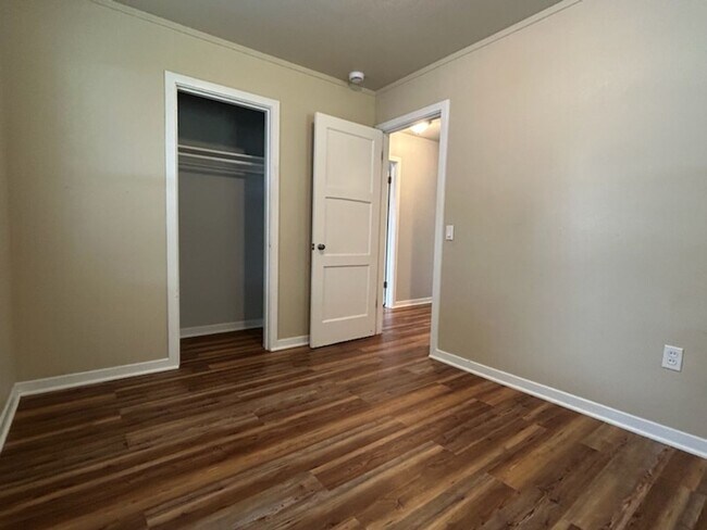 Building Photo - 224go