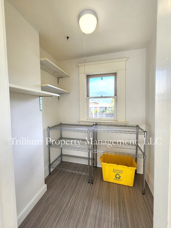 Building Photo - 4542 NE 32nd Pl