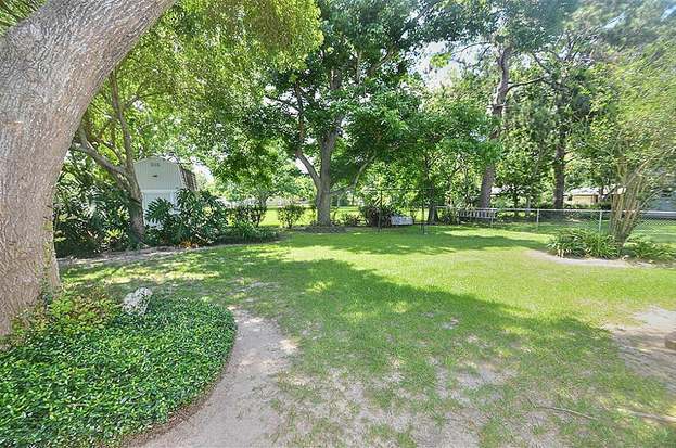 Building Photo - 206 Pecan Dr