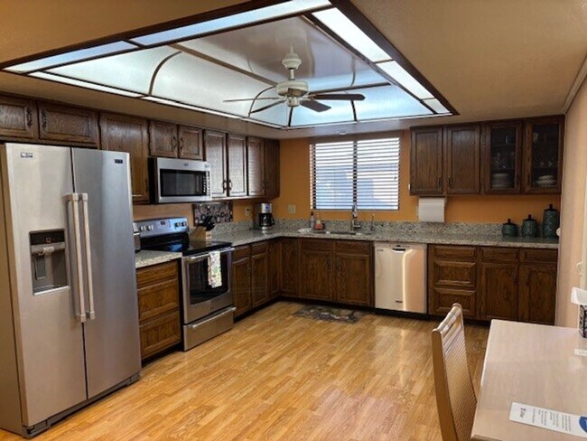 Building Photo - Welcome to this charming 2-bedroom, 2-bathroom home. Available April through October 2026!