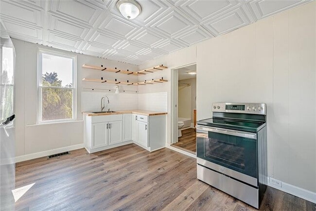 Building Photo - 212 Penn St