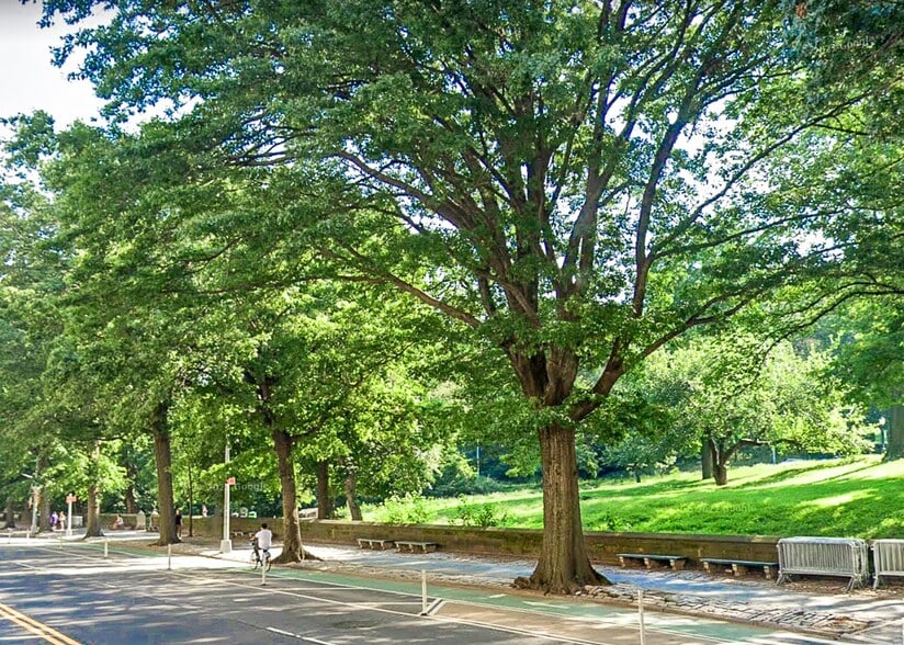 Building Photo - Central Park West