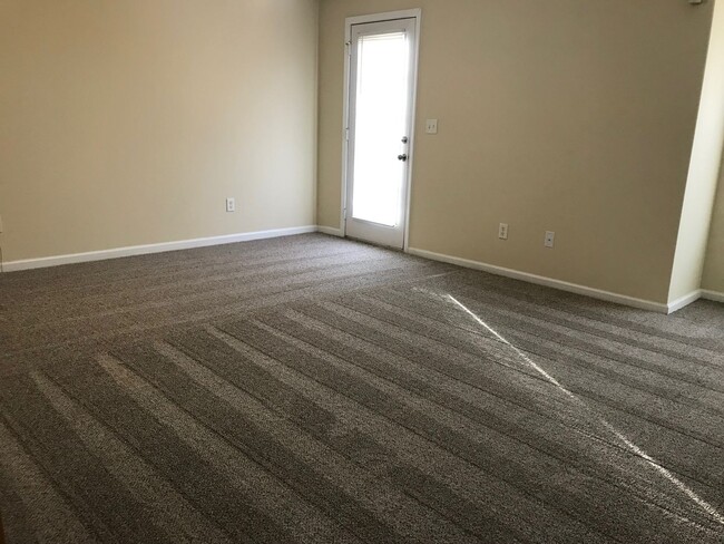 Building Photo - Beautiful Total Electric 3 Bedroom 2.5 Bath Townhome