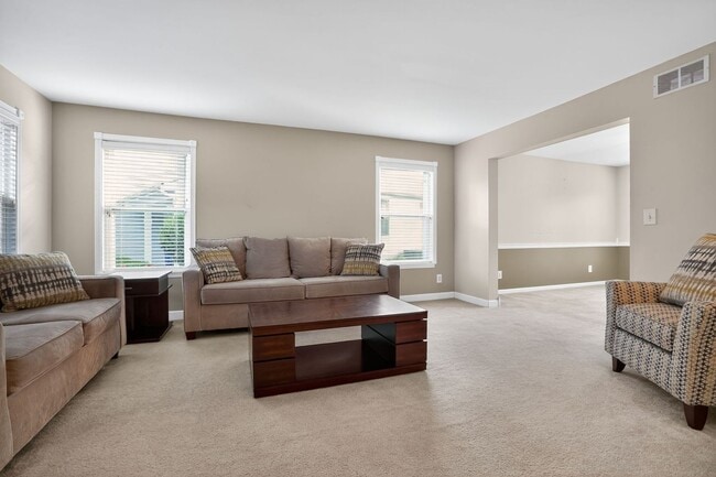 Building Photo - Spacious 4BR House in Oswego