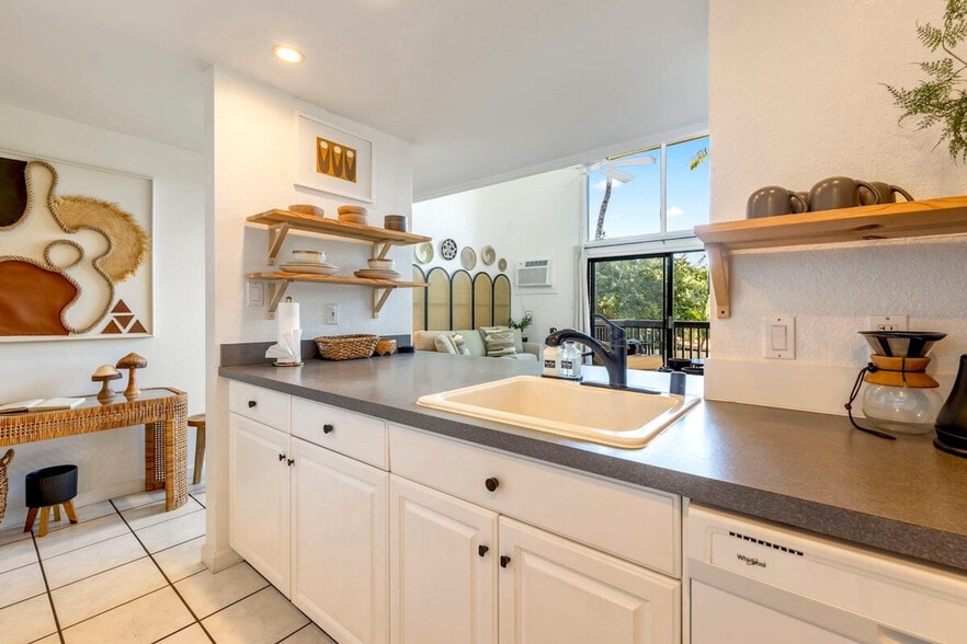 Building Photo - 1299 Uluniu Rd