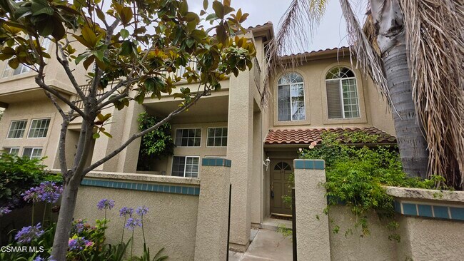 Building Photo - 644 Warwick Ave