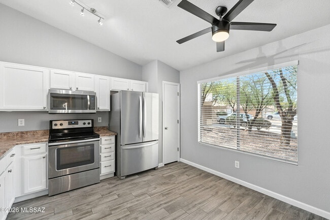 Building Photo - 8515 Placita De Lorena