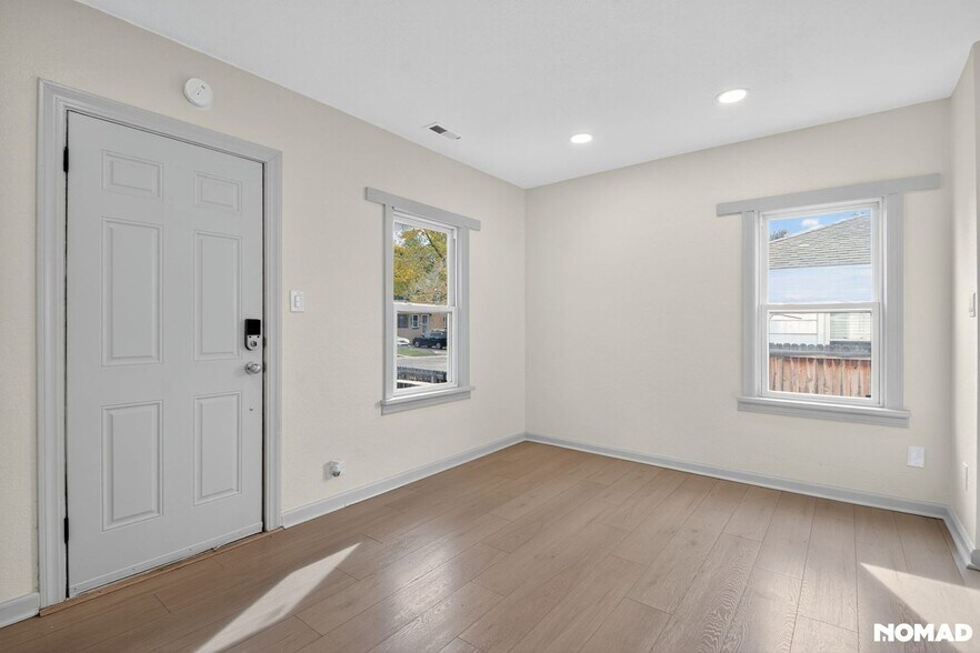 Building Photo - 4325 S Cherokee St