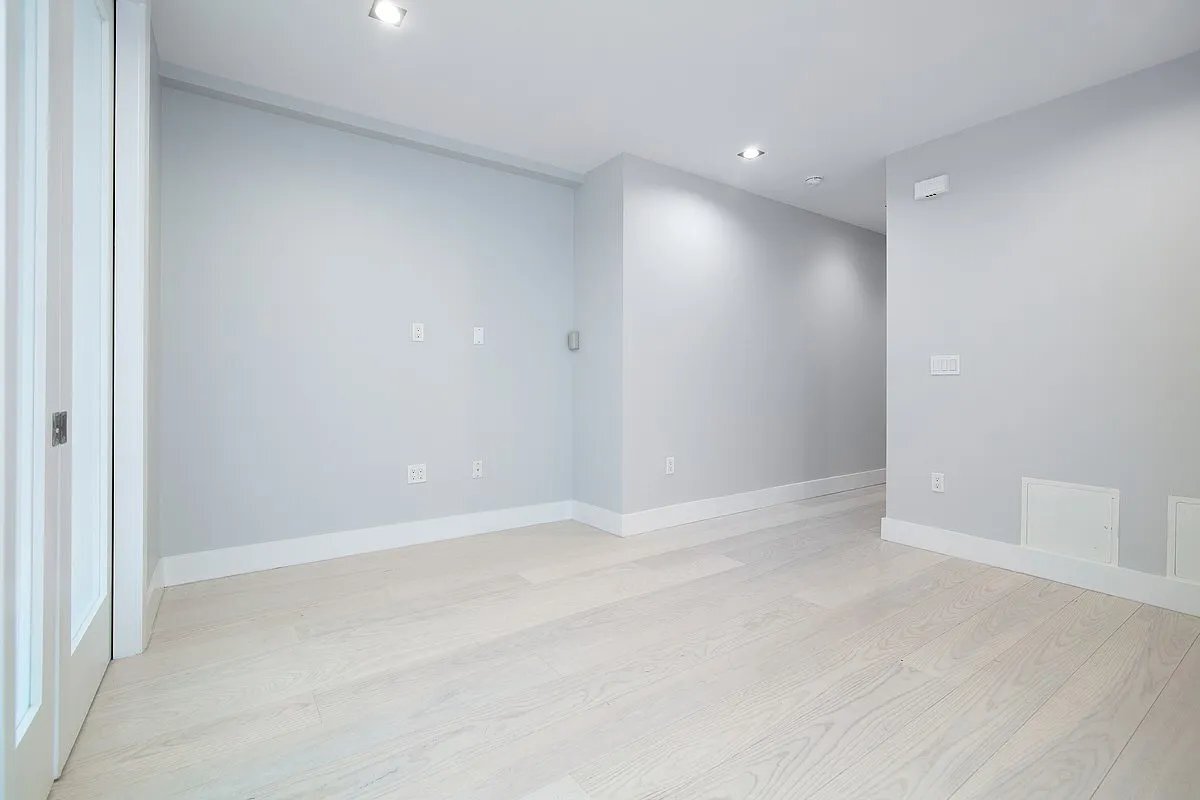 Building Photo - 434 W 52nd St