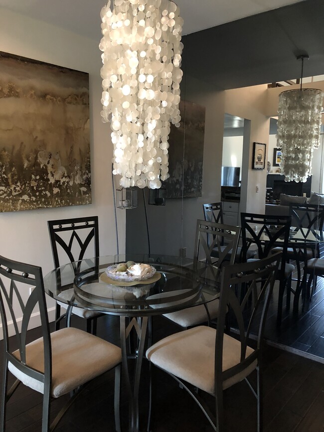 Dining area - 1808 Manning Ave
