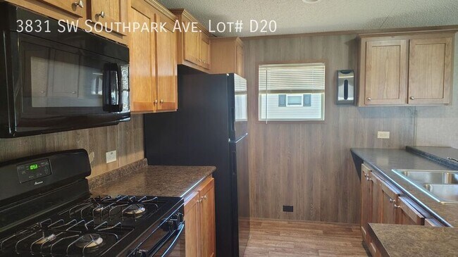 Building Photo - 3831 SW South Park Ave