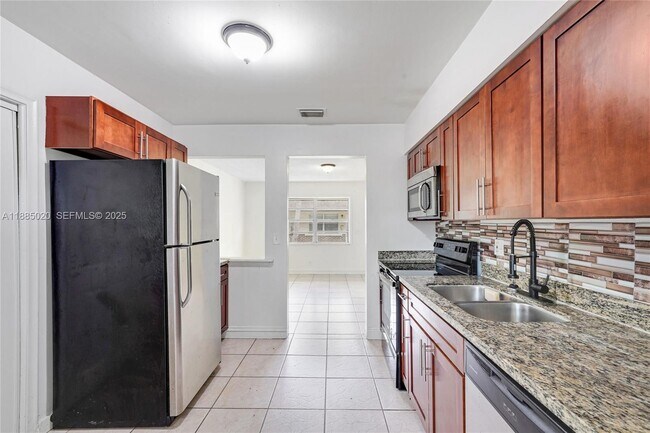 Building Photo - 849 SW 9th Ct