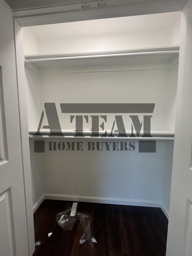 Building Photo - Fully Remodeled 2 Bedroom 1 Bathroom