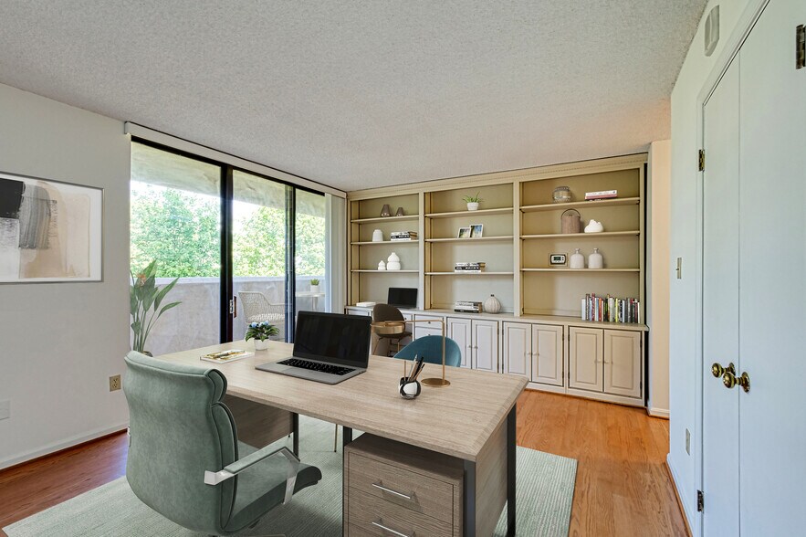 Building Photo - 1101 S Arlington Ridge Rd