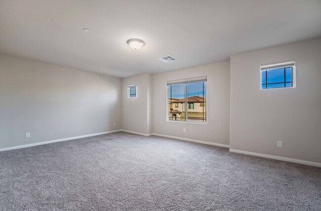 Building Photo - Stunning 5 Bedroom home in Henderson!