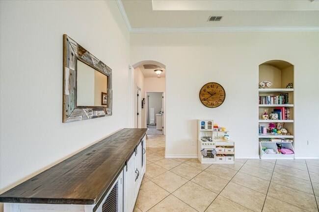 Building Photo - 7522 S Lake Dr