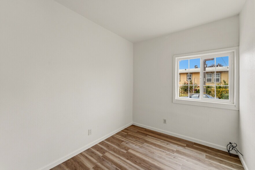Building Photo - 400 Bissell Ave