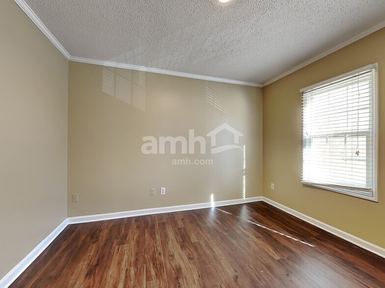 Building Photo - 505 Westminster Dr