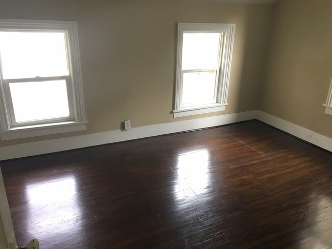 Building Photo - Amazing 3-Bedroom 1.5-Bath Home