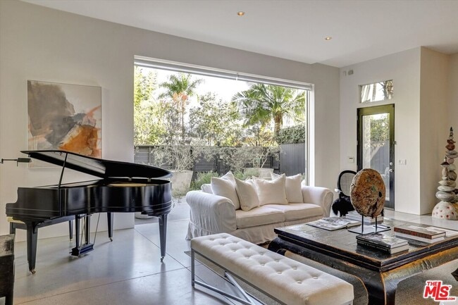 Building Photo - 2425 Clement Ave