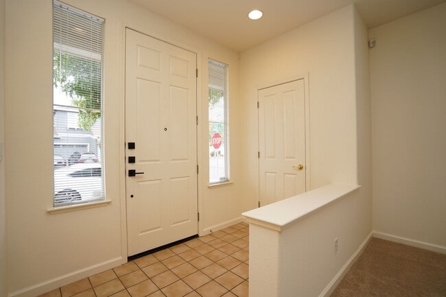 Building Photo - Spacious Home in Excellent Location!