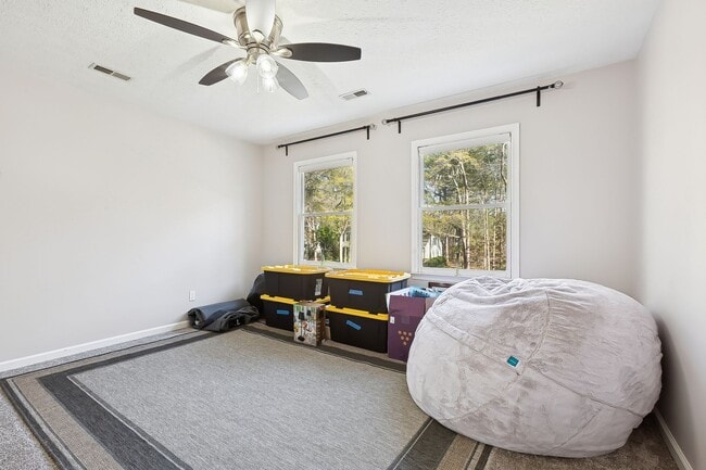 Building Photo - Move In Ready 4 Bedroom House in Yorktown!