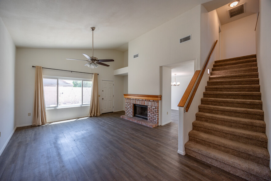 Primary Photo - 1421 W Camino Ct