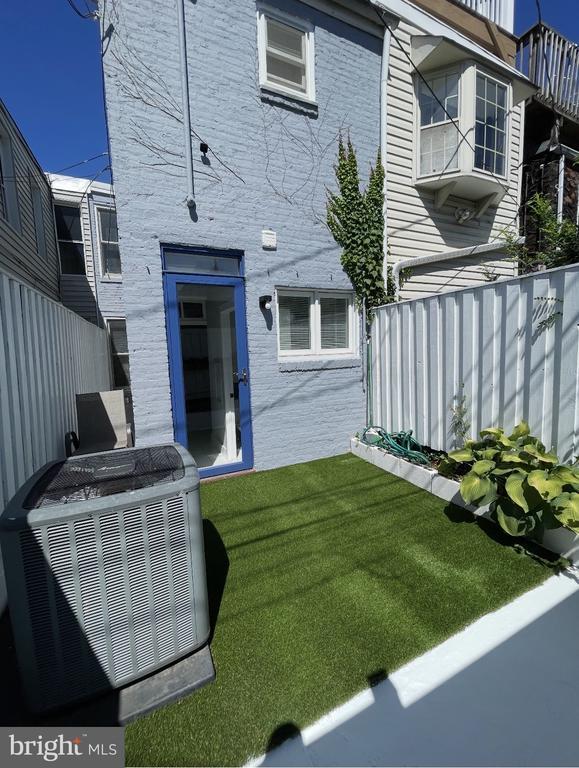 Building Photo - 1015 Riverside Ave