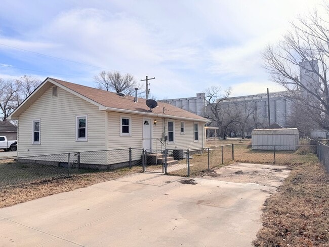 Building Photo - 3 bed, 1 bath