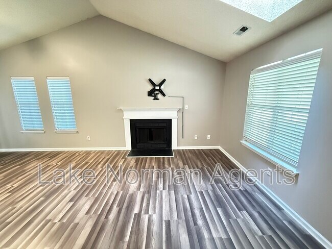 Building Photo - 8006 Maxwelton Dr