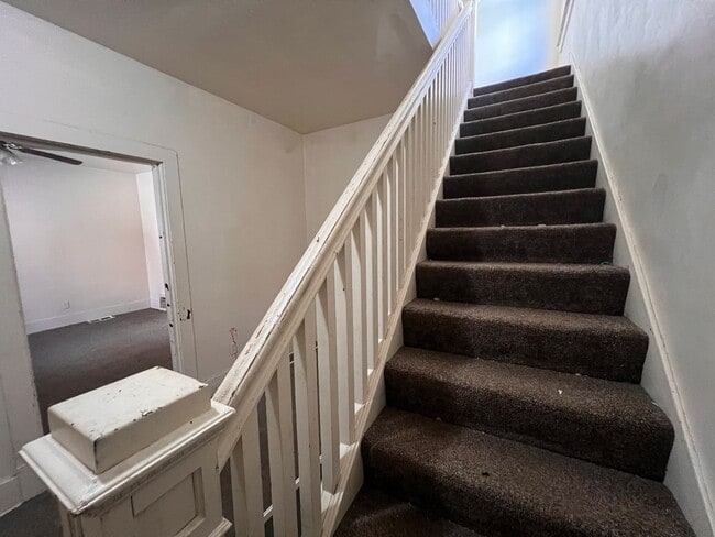 Building Photo - 3 bed 1.5 bath - Located in the heart of Monessen