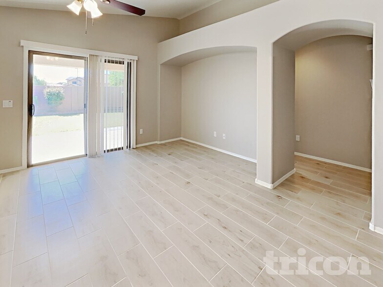 Building Photo - 21659 W Durango St