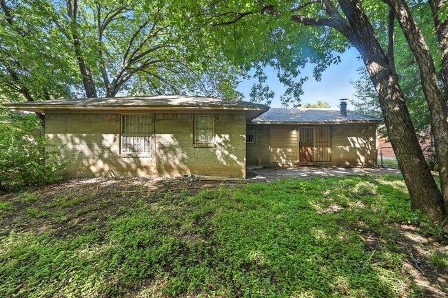 Building Photo - 425 Highcrest Dr