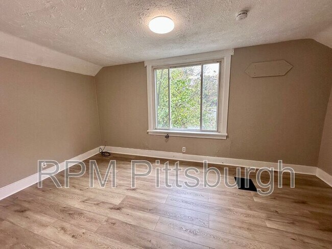 Building Photo - 102 Ivy St