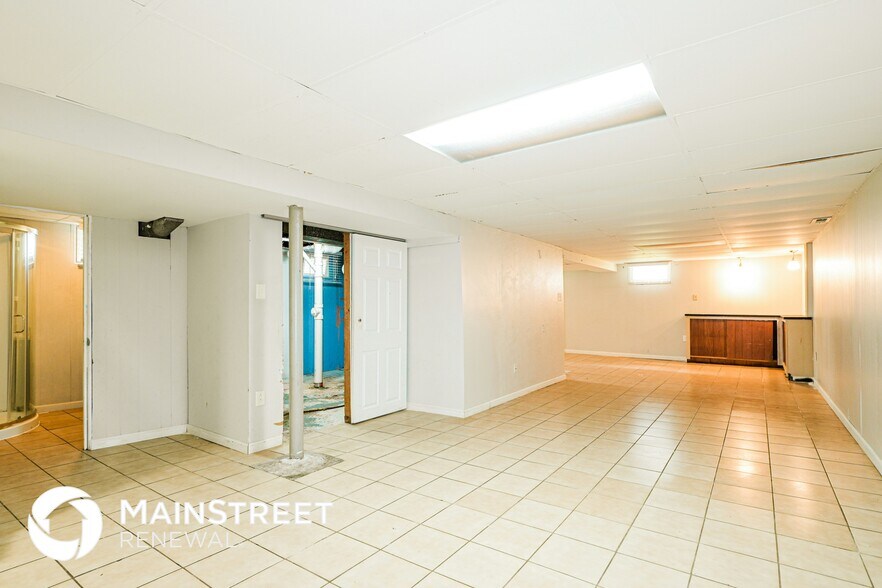 Building Photo - 725 Bellarmine Ln