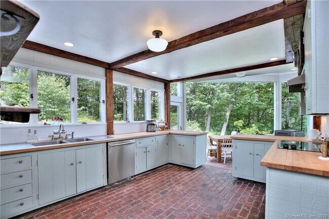 Building Photo - 14 Spruce Hill Rd