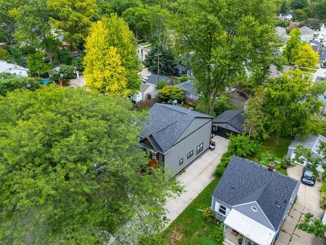 Building Photo - 718 N Alexander Ave