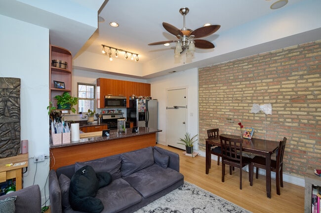 Building Photo - 5711 N Kimball Ave