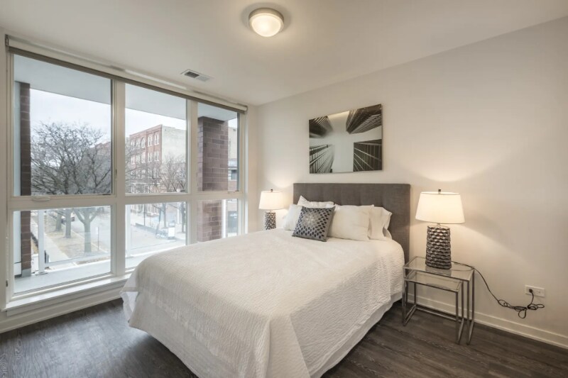 Building Photo - 230 W Evergreen Ave