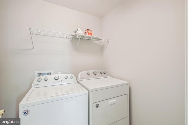 Building Photo - 102 Hunter's Way