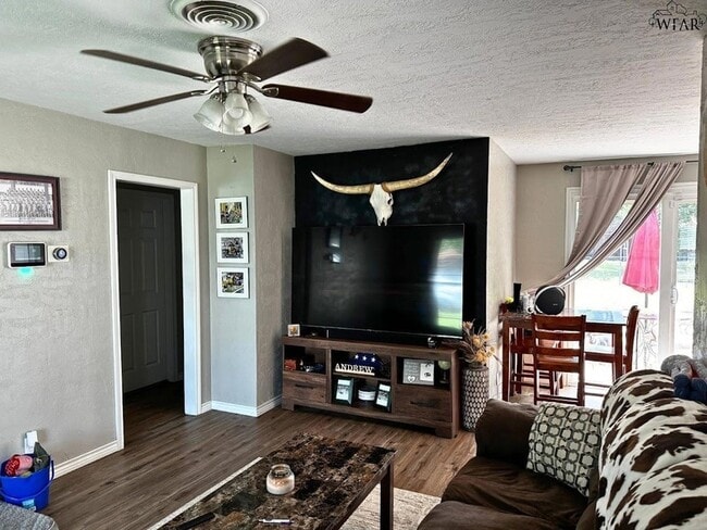 Building Photo - 5012 Lakefront Dr