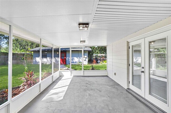Building Photo - 223 Pinehurst Dr