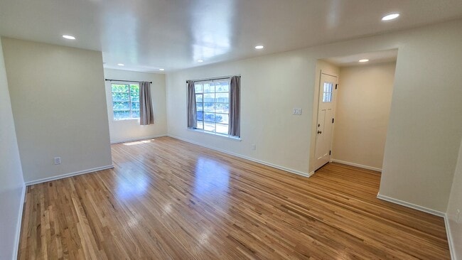Building Photo - East Whittier 3 Bed 1.5 Bath House With Remodeled Kitchen and Bathrooms Available Now!