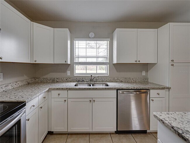 Building Photo - 5017 Lewellyn Rd