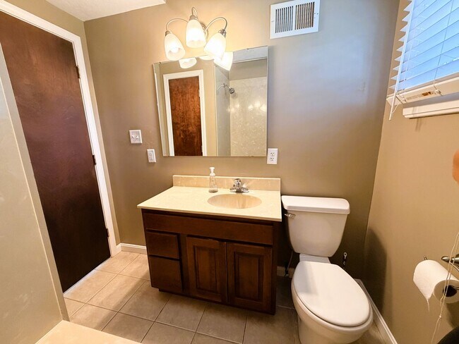 Building Photo - 217 Kewanna Dr