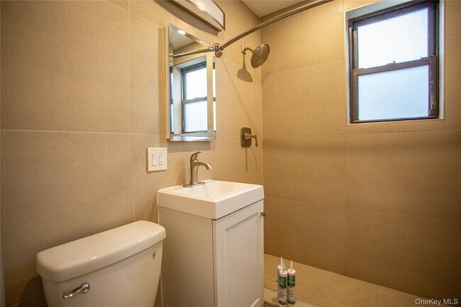 Building Photo - 470 E Broadway