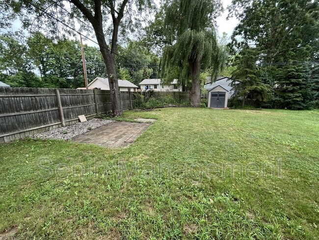 Building Photo - 2527 Hartline Dr